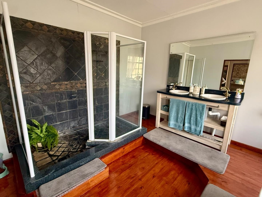 6 Bedroom Property for Sale in Bainsvlei Free State